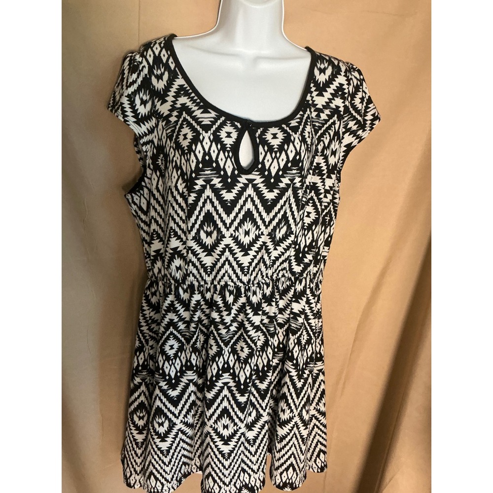 Love Delirious Tribal Print Dress Womens 2X Black White Excellent Keyhole